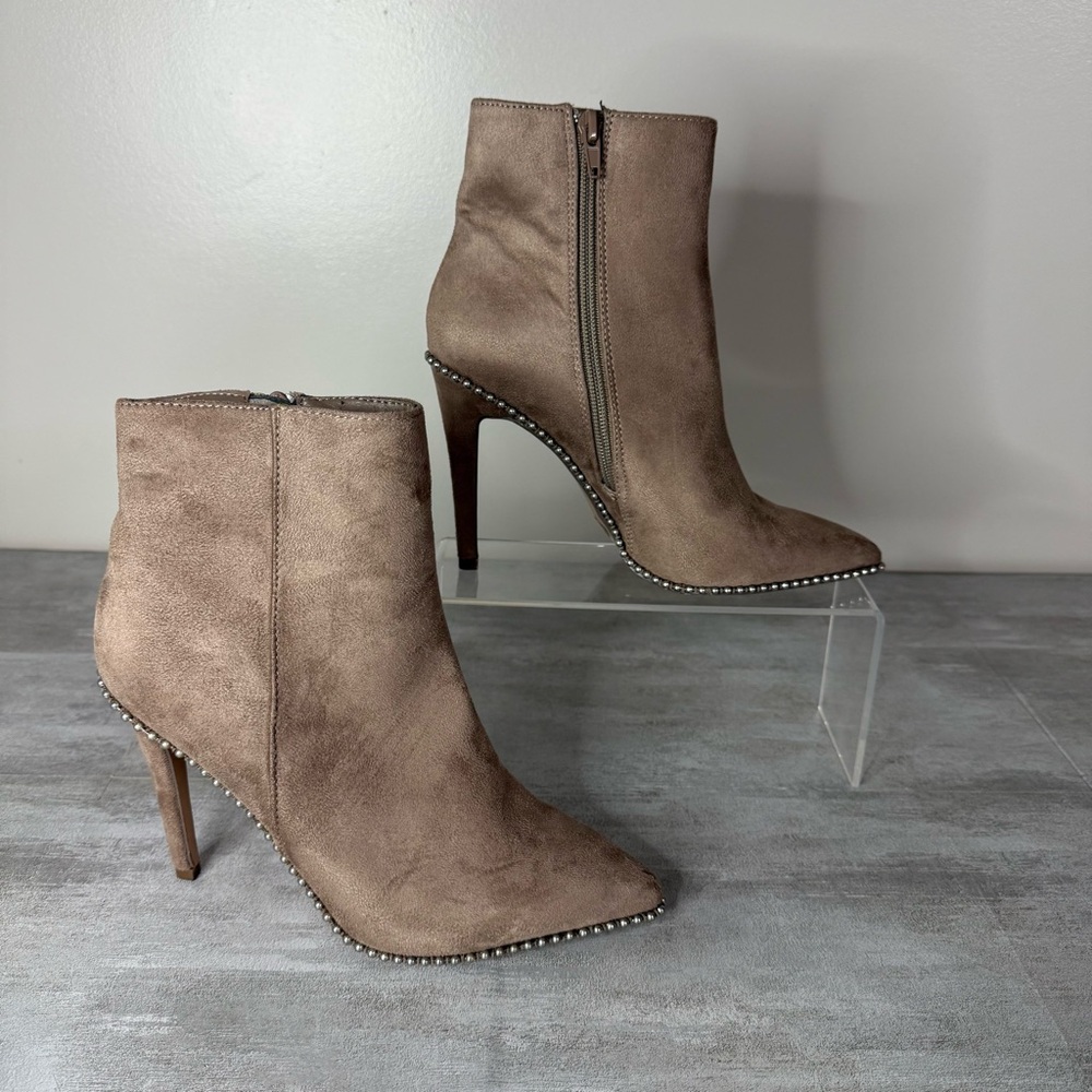 X2b Tan Ankle Bootie women’s Sz 6 -Silver STILETTO Pointed Toe 4" Heel